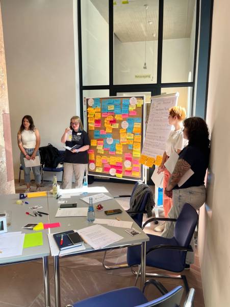 Summer School 2025 - Finale Präsentation einer Gruppe