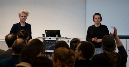 Rechts Fr. Dr. Astrid Carolus mit ihrer Kollegin Fr. Prof. Dr. Carolin Wienrich
